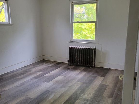 3rd image of 1906 Elsmere Ave #7