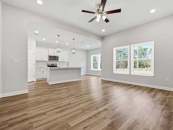 5th image of 61 Spooner St