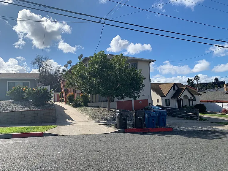 612 E Queen St — Photo 1
