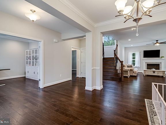 3rd image of 11010 Wisteria Ln