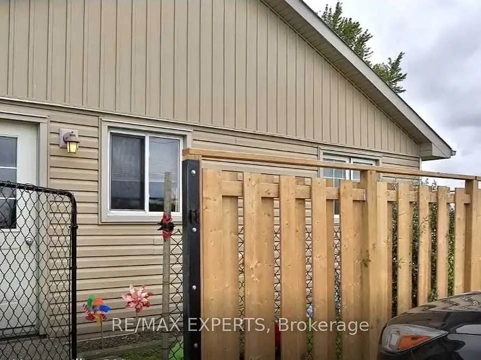 180 Haldimand Rd #20