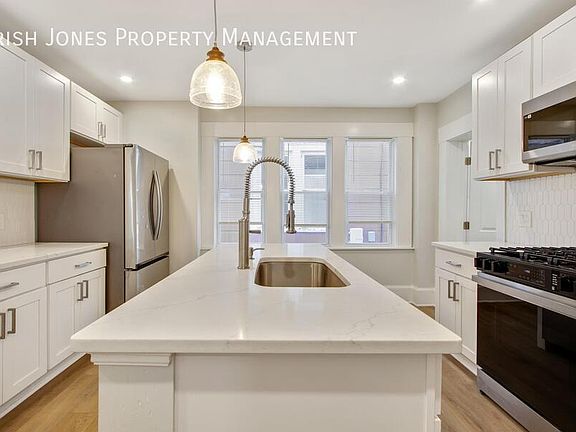 3rd image of 48 Boyd St