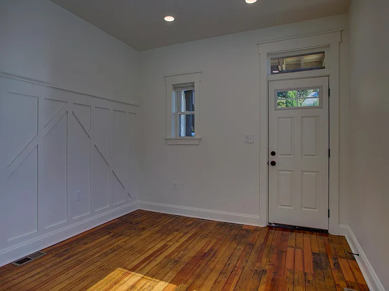 537 N Plum St — Photo 17