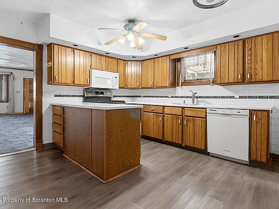 4th image of 305 Cherry St