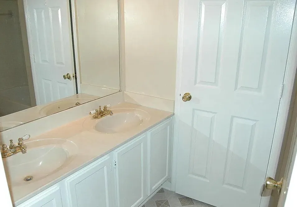 3 bed, 2.5 bath, 1500 sqft, $2,200 — Photo 4