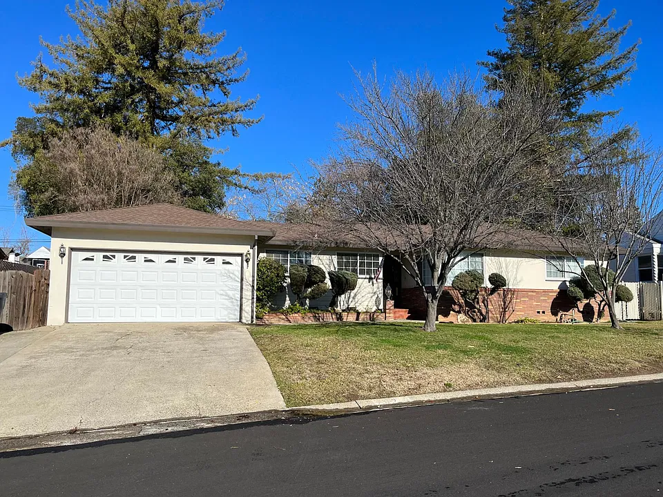 709 Maple Dr