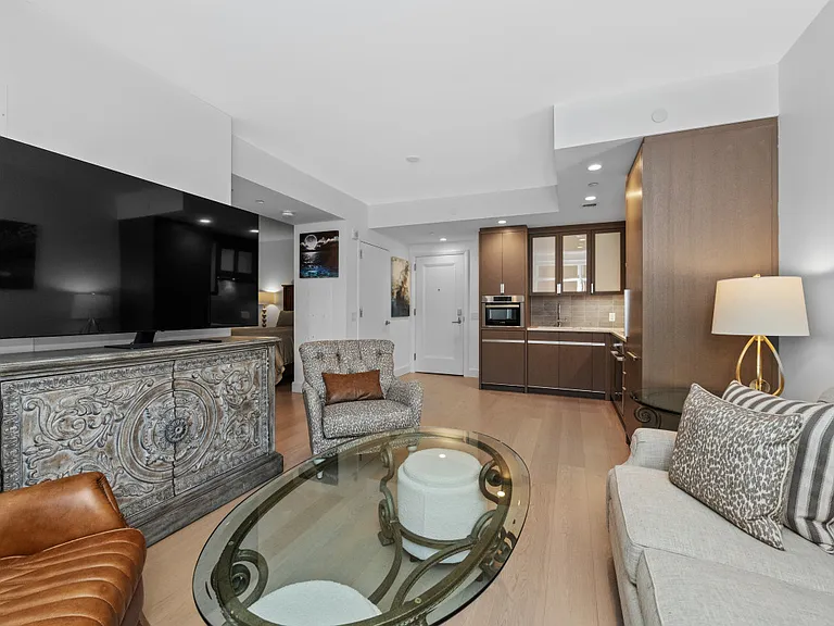 100 Lovejoy Wharf #5L — Photo 3