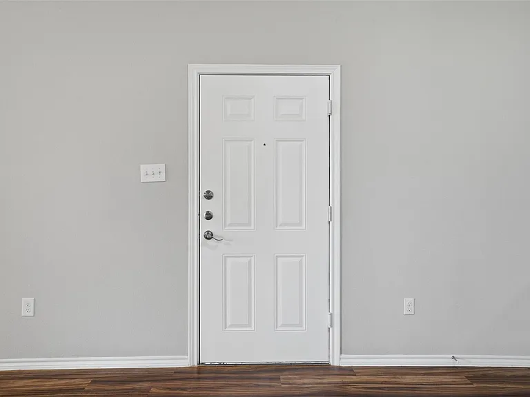 514 E Hazelwood St #B — Photo 1