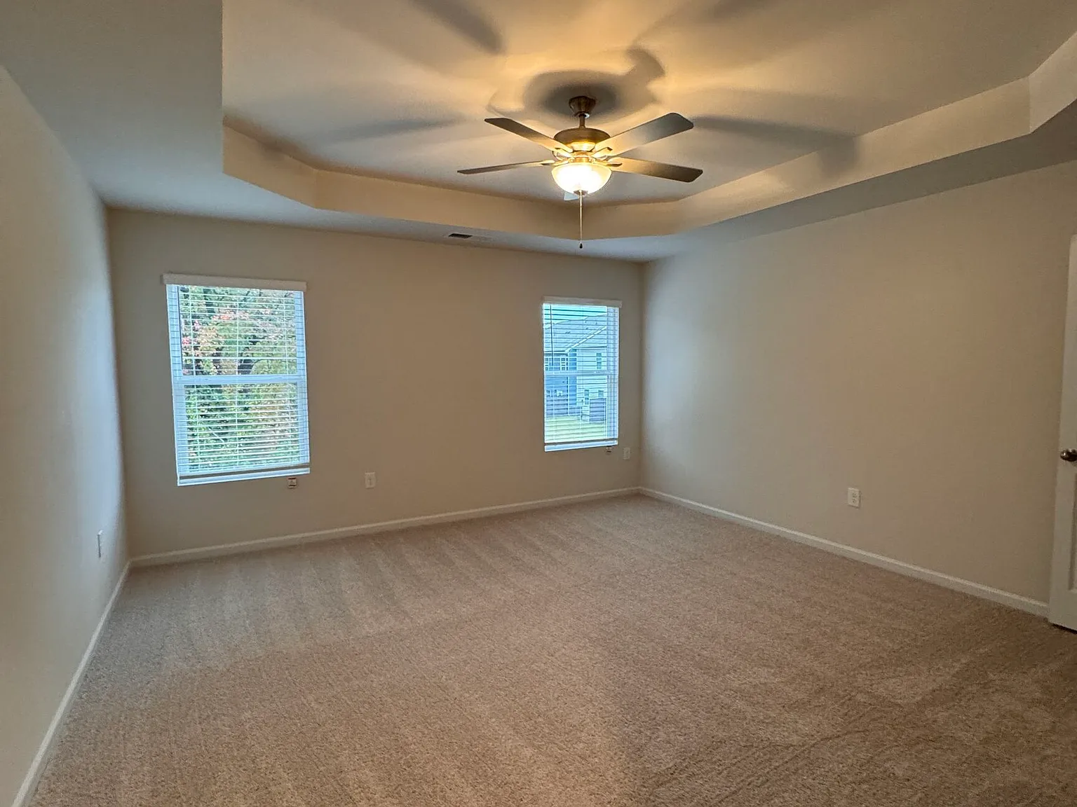 3 bed, 2.5 bath, 1735 sqft, $2,100 — Photo 4