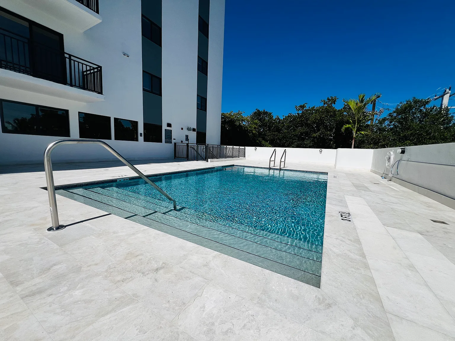2 bed, 950 sqft, $2,800 — Photo 3