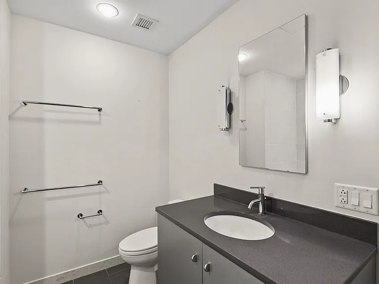 2101 Market St #8O5 — Photo 23