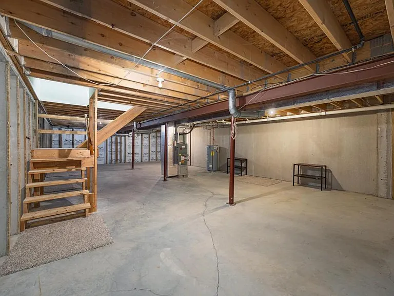 34 Johns Dr — Photo 13