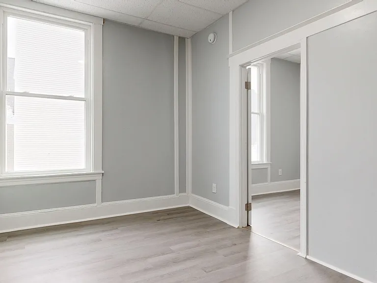 901 Main St #4 — Photo 7