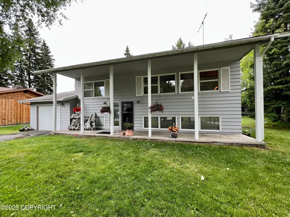 910 Southampton Dr, Anchorage, AK 99503