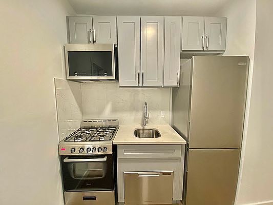1st image of 192 Rockaway Ave #3