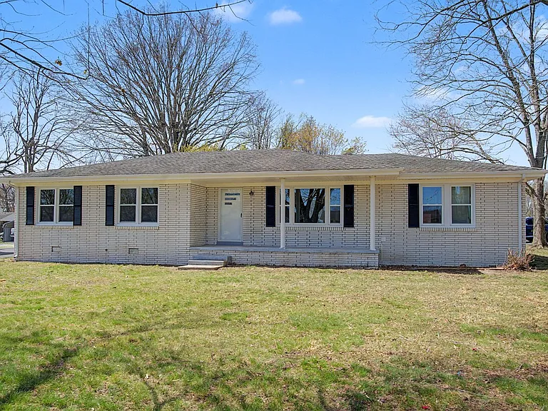 521 Greenwood Dr — Photo 1