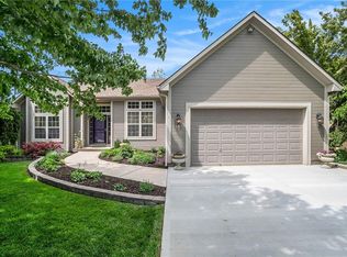 2324 SW Hawk View Rd, Lees Summit, MO 64082