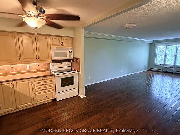 4th image of 21 Liston Ave #405