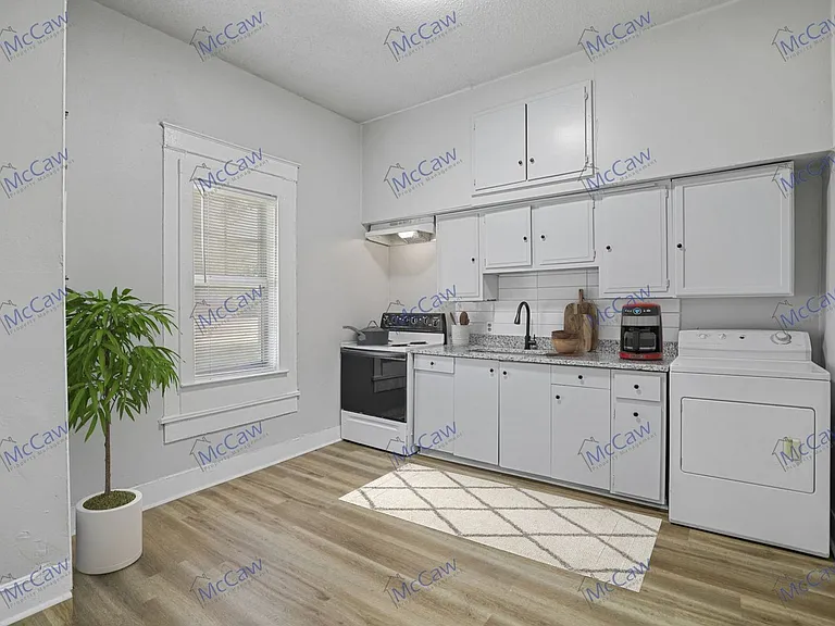 419 N Grand Ave #A — Photo 21