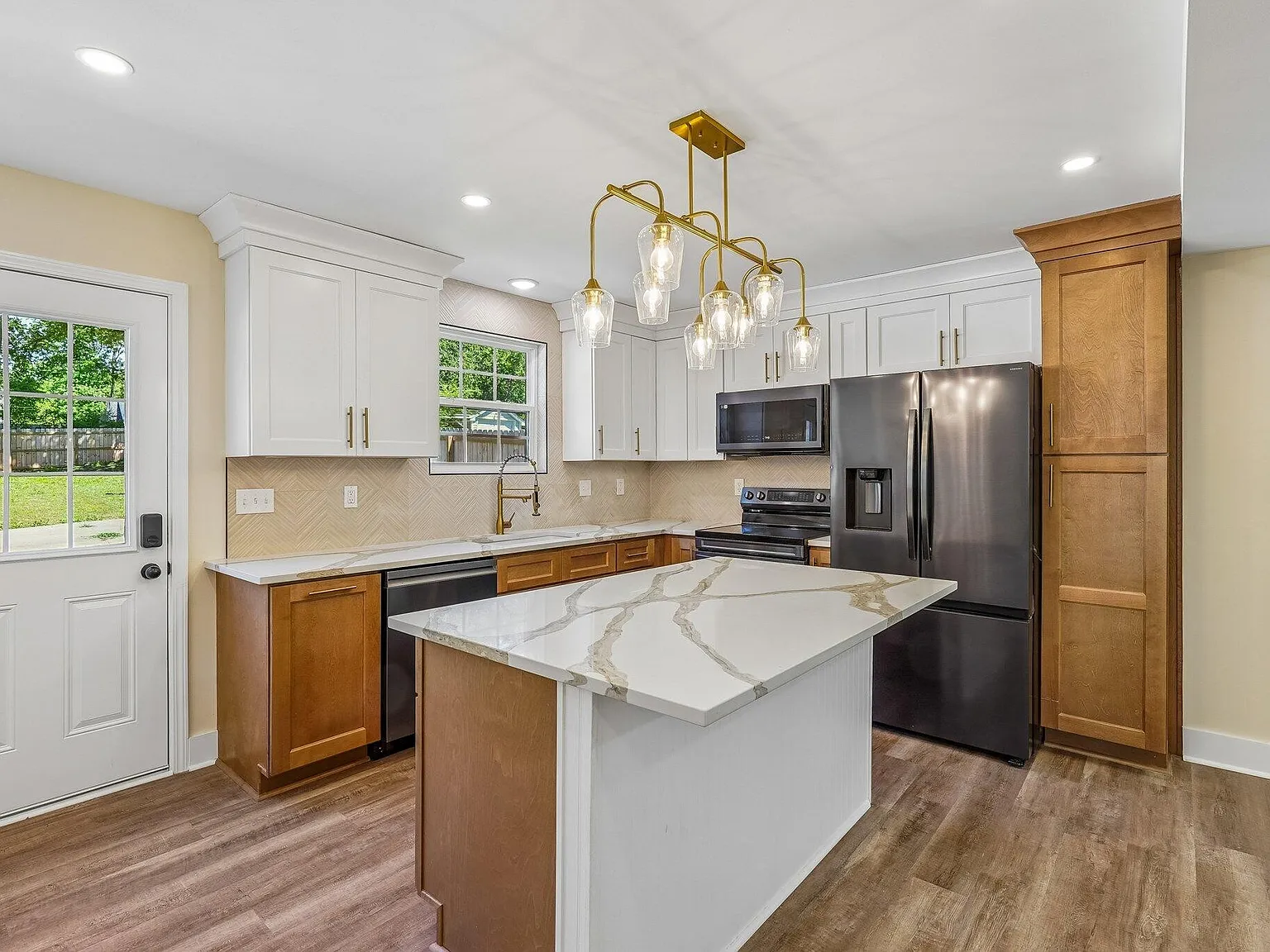 4 bed, 3.0 bath, 2120 sqft, $4,899 — Photo 3