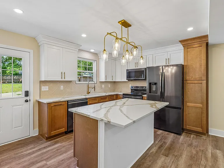 1425 Shelton Ave — Photo 3