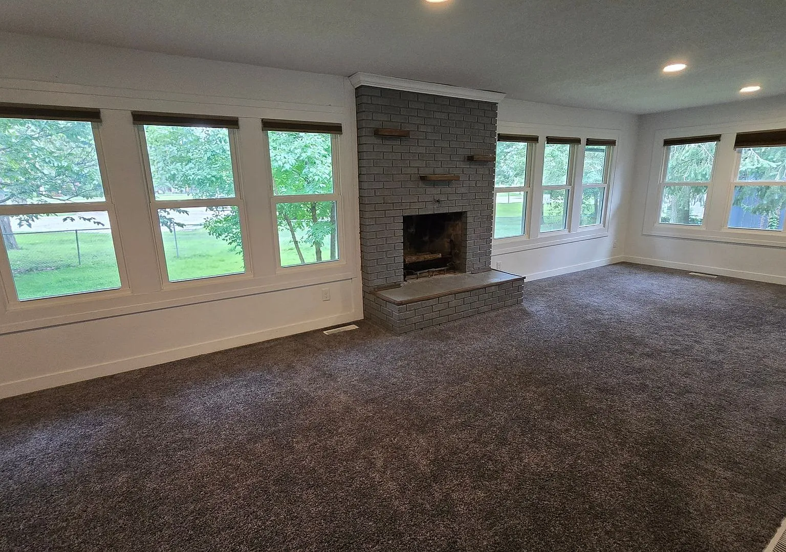 Fall Leasing Special 3 Bed 2 Bath House For Rent — Photo 2