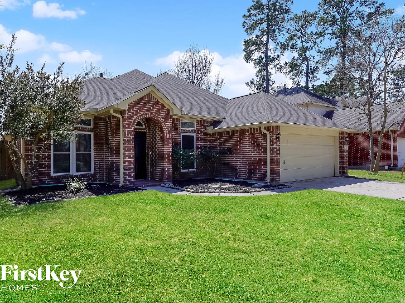 4 bed, 2.0 bath, 2071 sqft, $2,650 — Photo 1