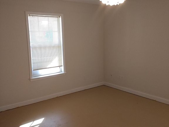 4th image of 1004 W Jackson St