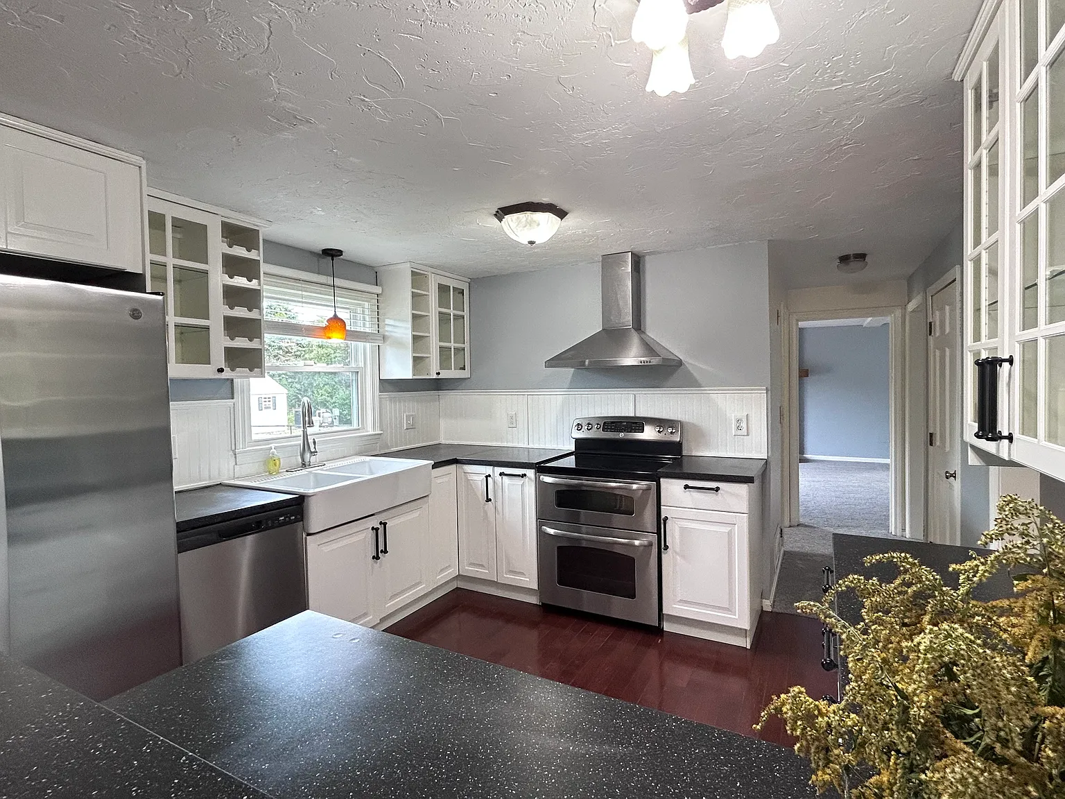 3 bed, 1.5 bath, 1634 sqft, $3,600 — Photo 3
