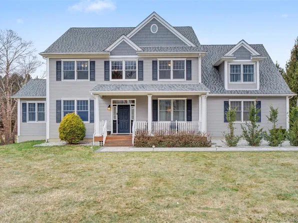 26 Mt Pleasant Drive, Poughquag, NY 12570