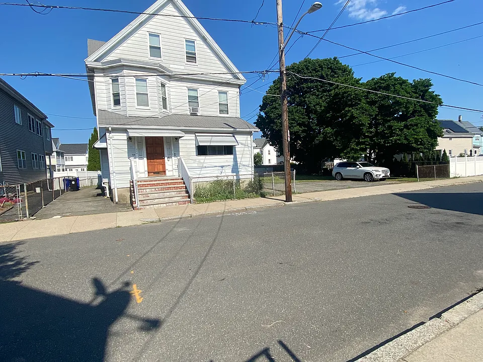 132 Russell St #1