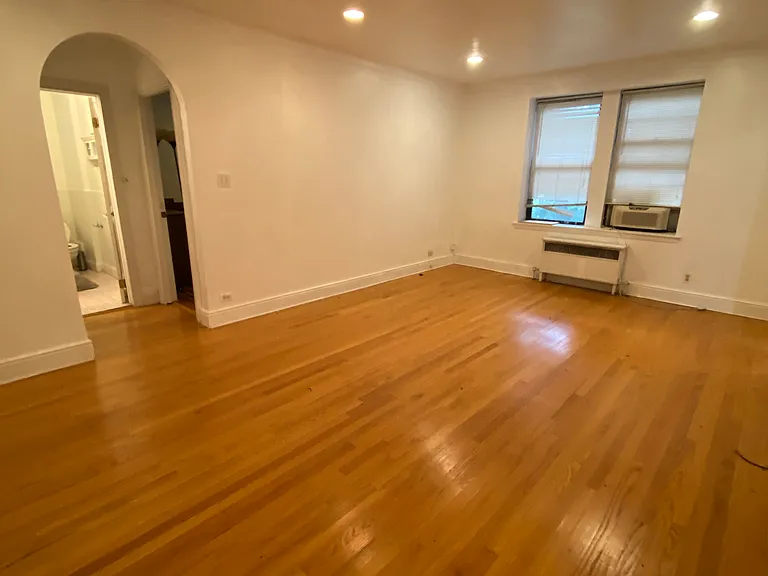 1 Broad Pkwy #6J — Photo 1