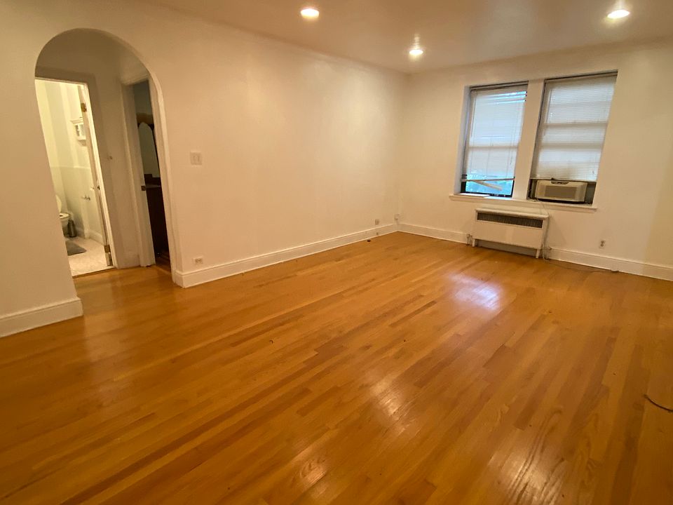 1st image of 1 Broad Pkwy APT 6J