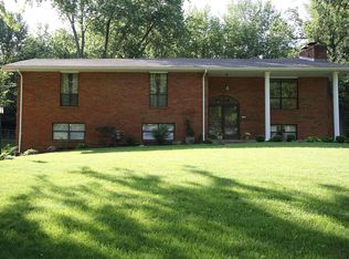 15 Cardinal Dr, Belleville, IL 62221