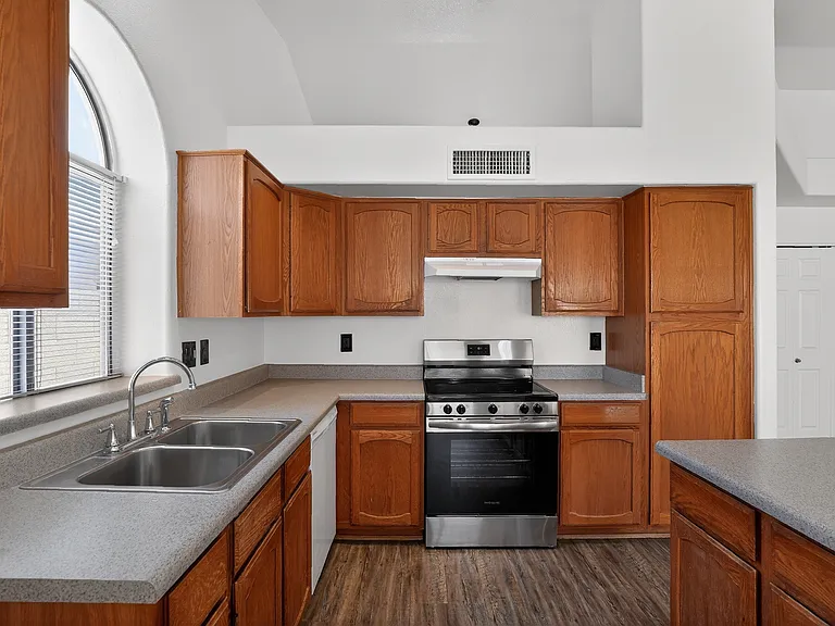 2524 E Indigo Brush Rd — Photo 3