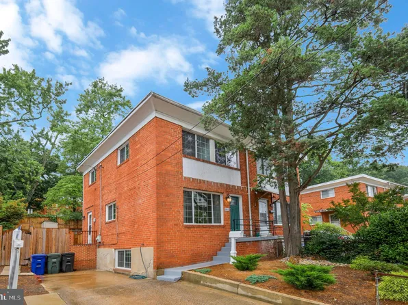 842 S Dinwiddie St, Arlington, VA 22204