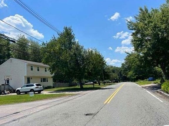 Exterior Neighborhood (street photo)