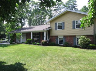 60 Bright Oaks Dr, Rochester, NY 14624