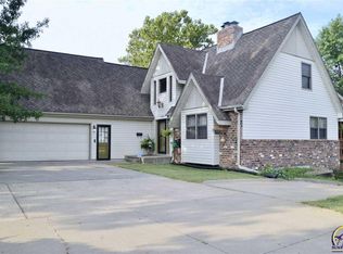 1701 SW Arrowhead Rd, Topeka, KS 66604