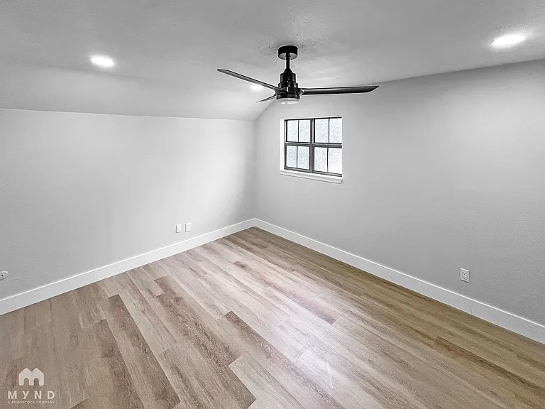 1215 Spring Lake Dr — Photo 34