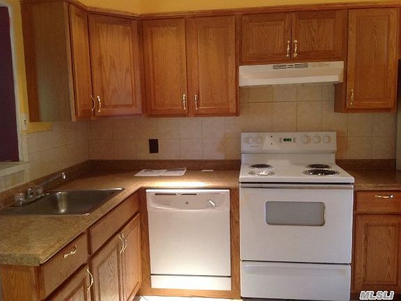4th image of 219 Gardner Ave