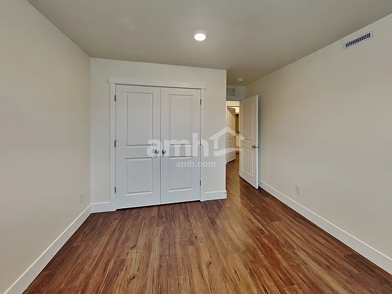 1052 S Woodsome Ave — Photo 16