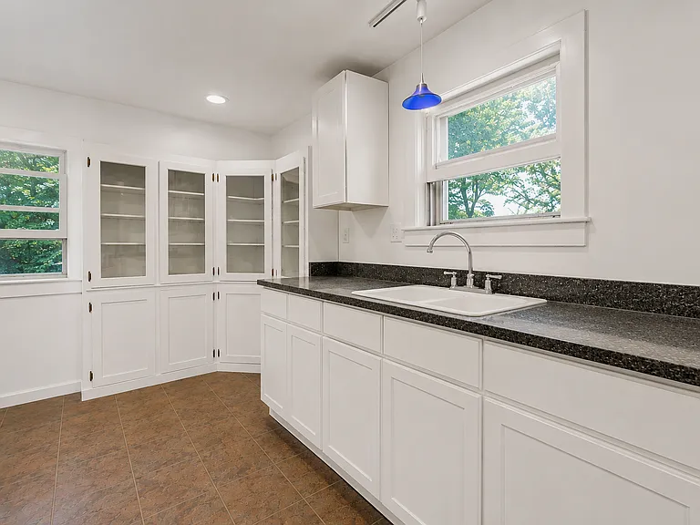 19 Wentworth Ave #2 — Photo 6