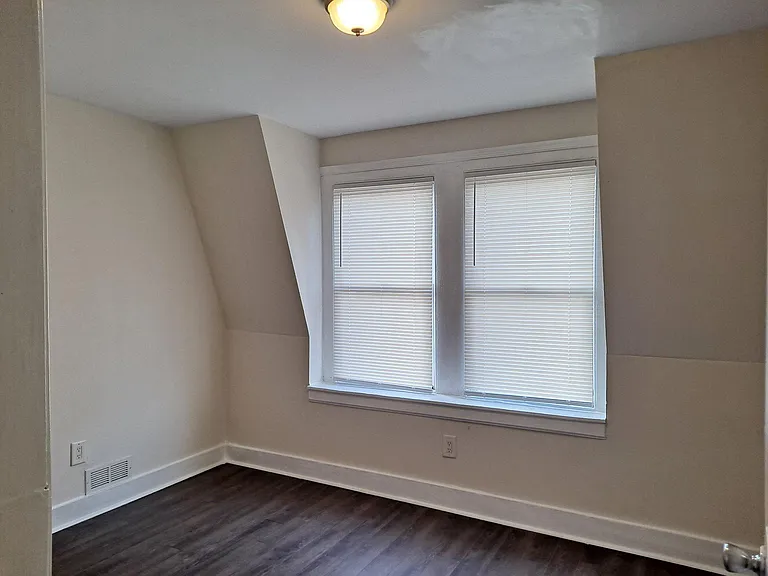 1100 Green St — Photo 25