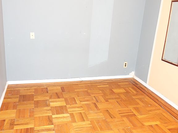 3rd image of 1552 Benson Ave