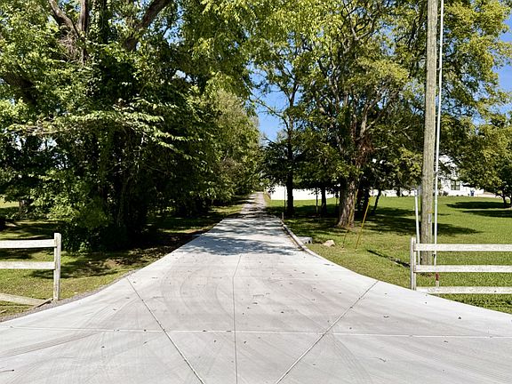 3rd image of 194 Volunteer Rd