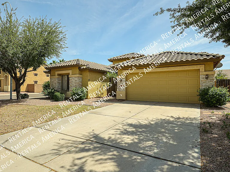 1623 E Wildhorse Pl — Photo 2