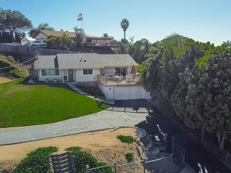1527 Calavo Dr — Photo 38