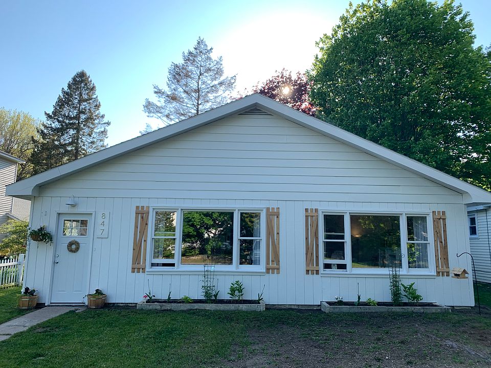 Front of house - summer