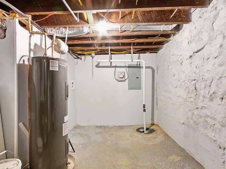2582 Edmondson Ave — Photo 32